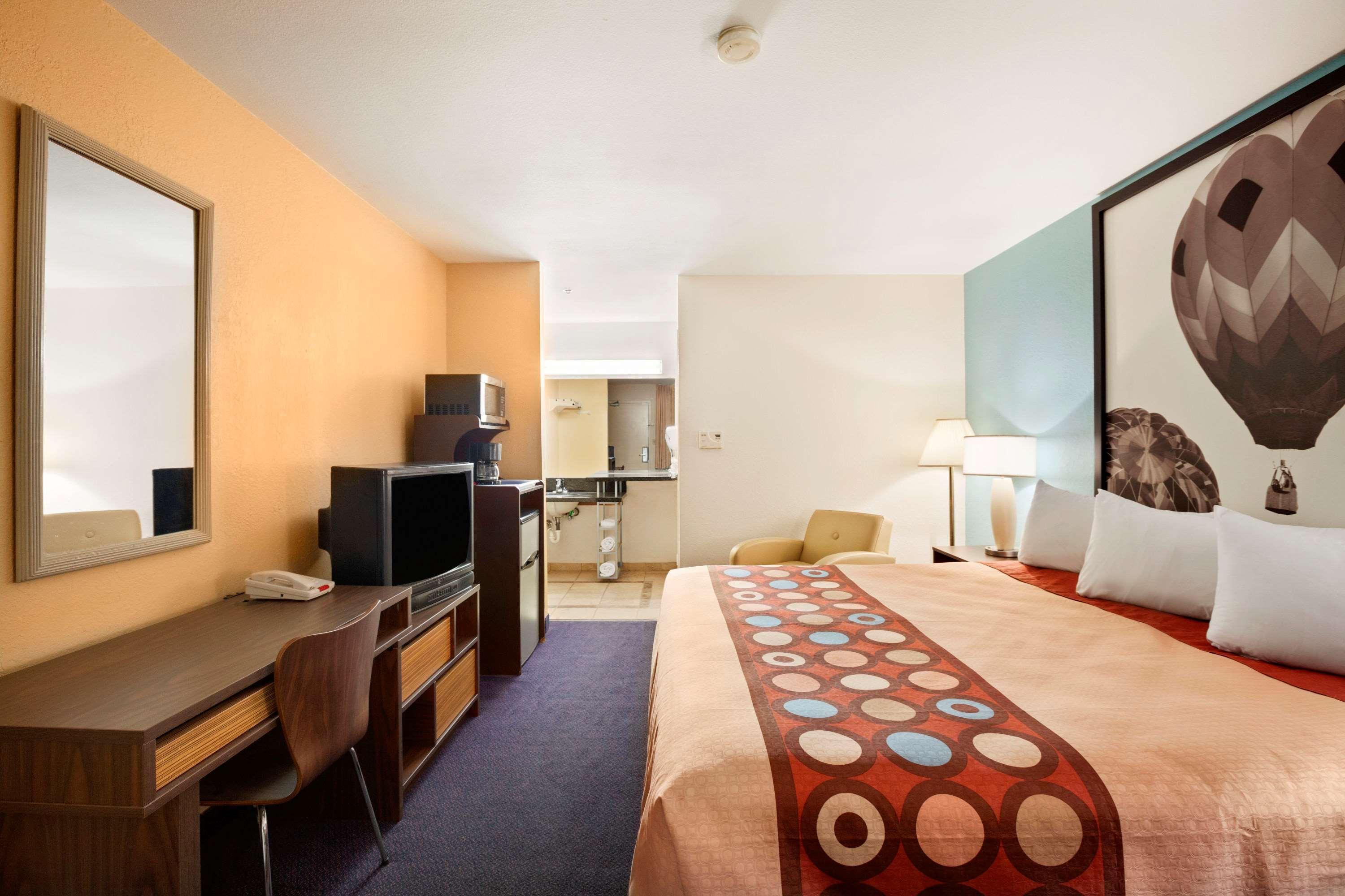 Super 8 By Wyndham Indio Hotel Exterior photo